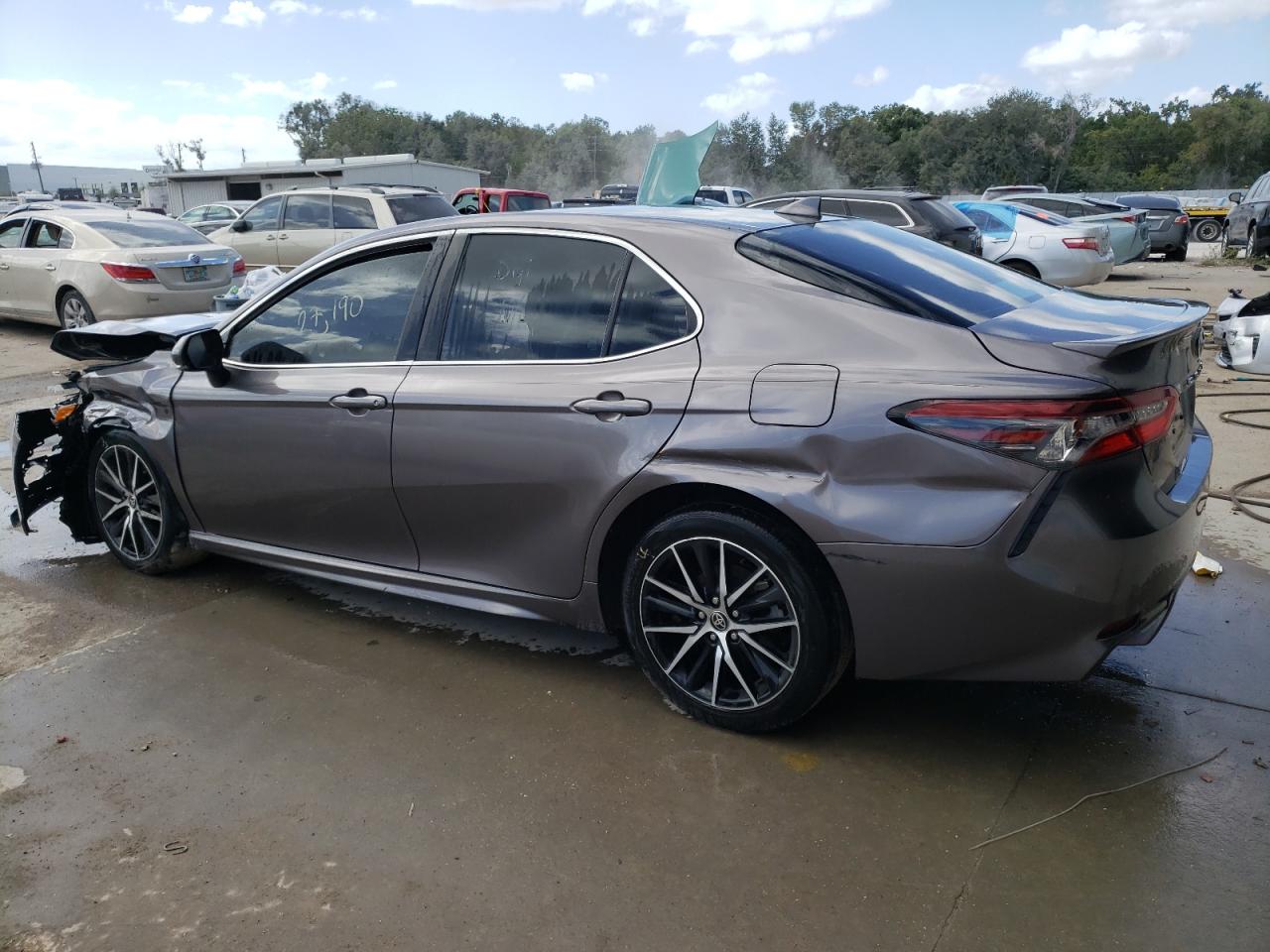 Image 2 of 2022 TOYOTA CAMRY SE 2022 with VIN 4T1G11AK7NU619305