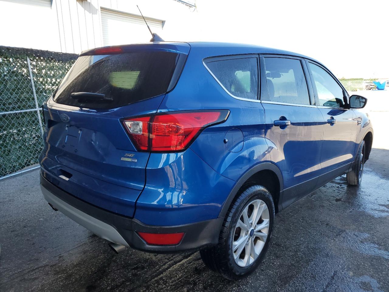 Image 3 of 2019 FORD ESCAPE SE 2019 with VIN 1FMCU9GD8KUB19100