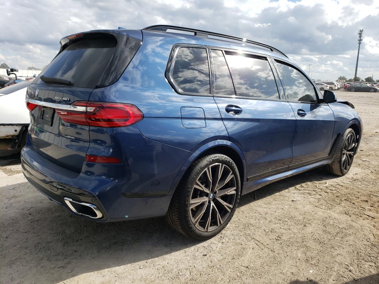 Изображение 3 2022 BMW X7 XDRIVE40I 2022 с VIN 5UXCW2C00N9L11688