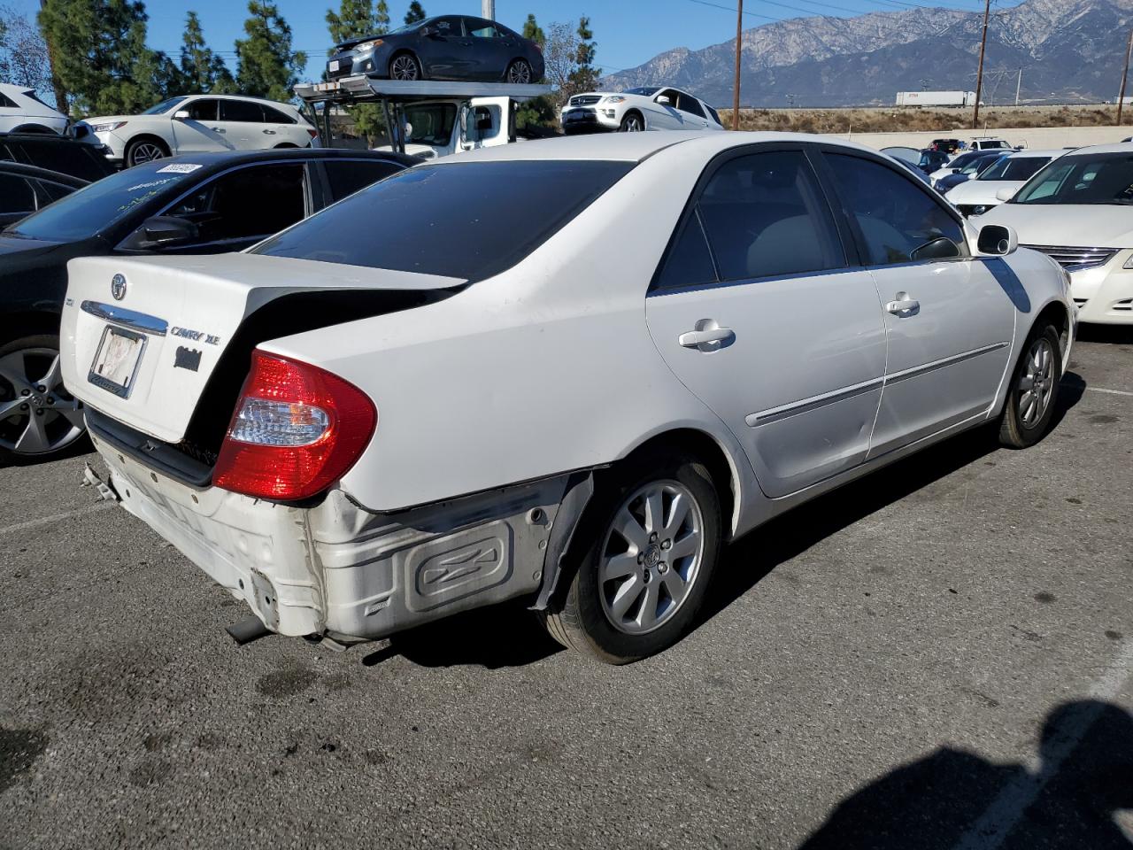 Image 3 of 2002 TOYOTA CAMRY LE 2002 with VIN JTDBE32K620135982