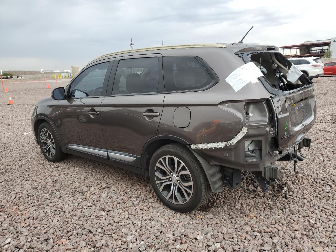 Image 2 of 2016 MITSUBISHI OUTLANDER SE 2016 with VIN JA4AD3A33GZ013828