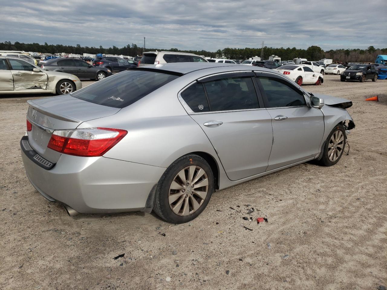 Image 3 of 2015 HONDA ACCORD EXL 2015 with VIN 1HGCR2F81FA126903