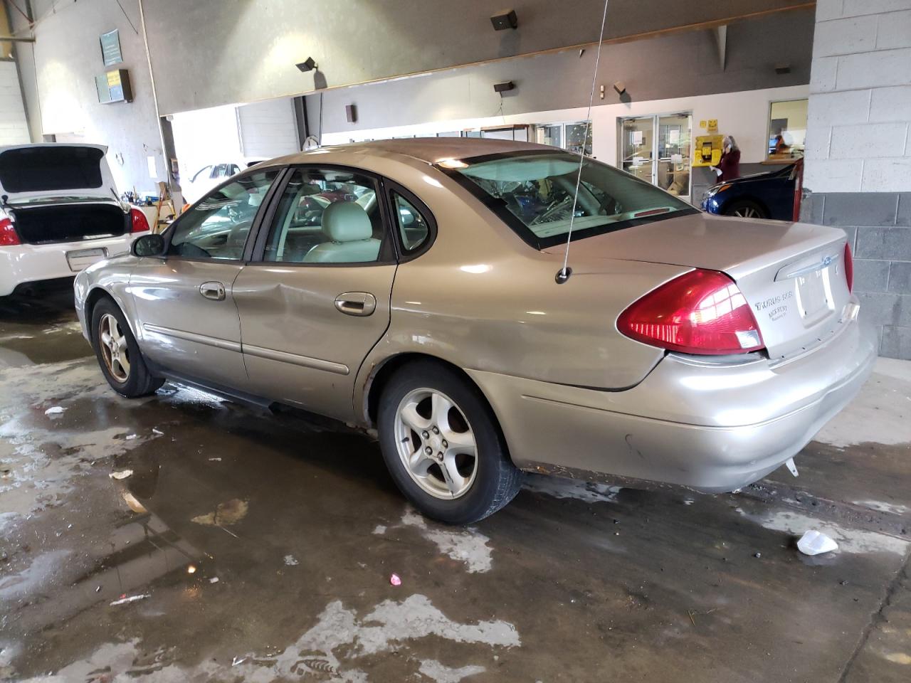 Image 2 of 2002 FORD TAURUS SES 2002 with VIN 1FAFP55U02A180968