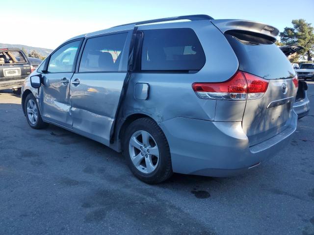 Image 2 of Toyota Sienna Le 2013 with VIN 5TDKK3DCXDS346164