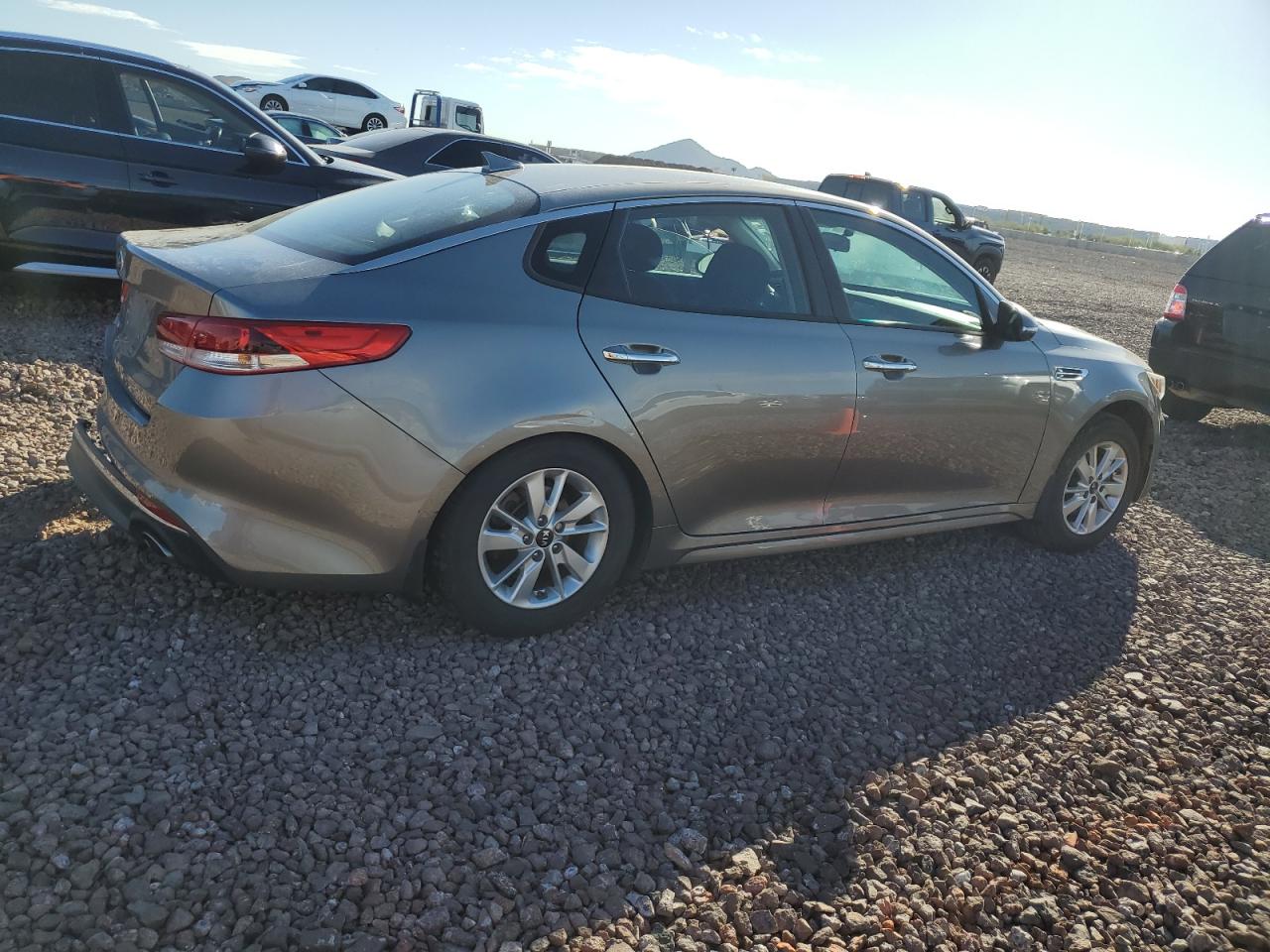 Изображение 3 2018 KIA OPTIMA LX 2018 с VIN 5XXGT4L35JG239658