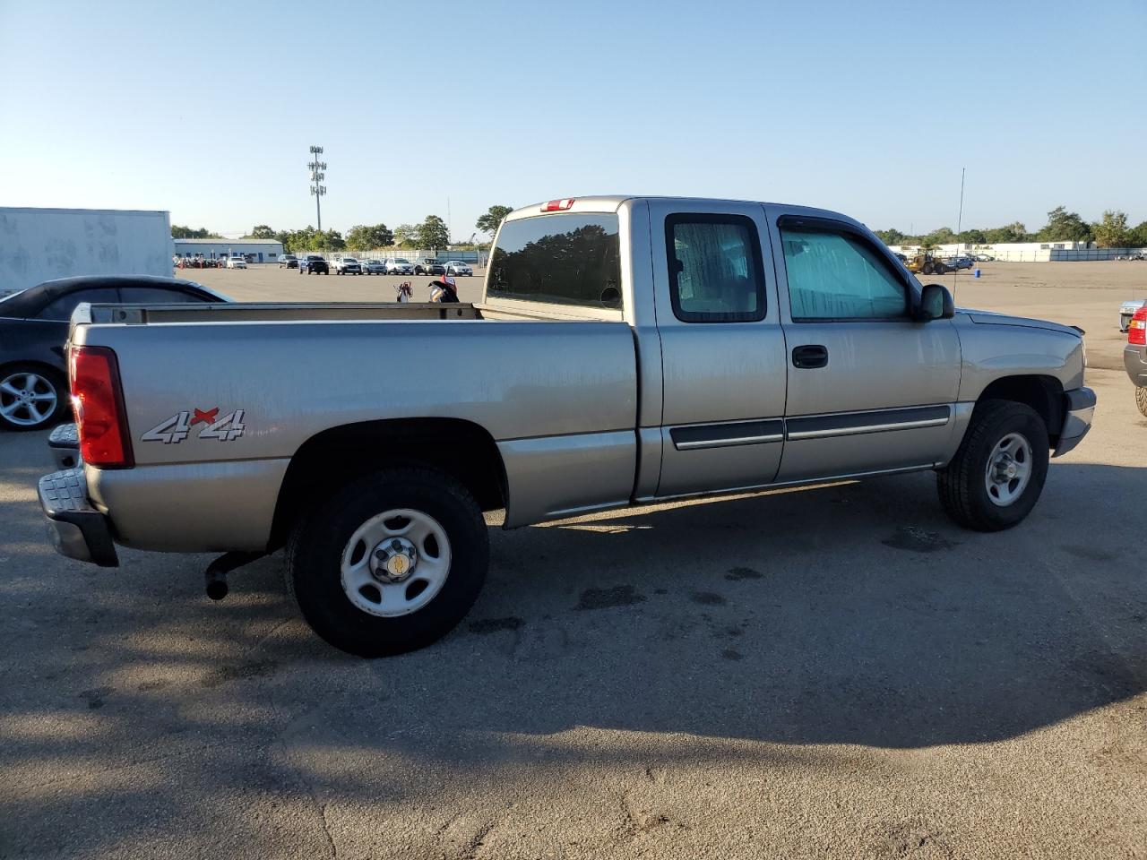 Obraz 3 z 2003 CHEVROLET SILVERADO K1500 2003 z VIN 1GCEK19V03E326490