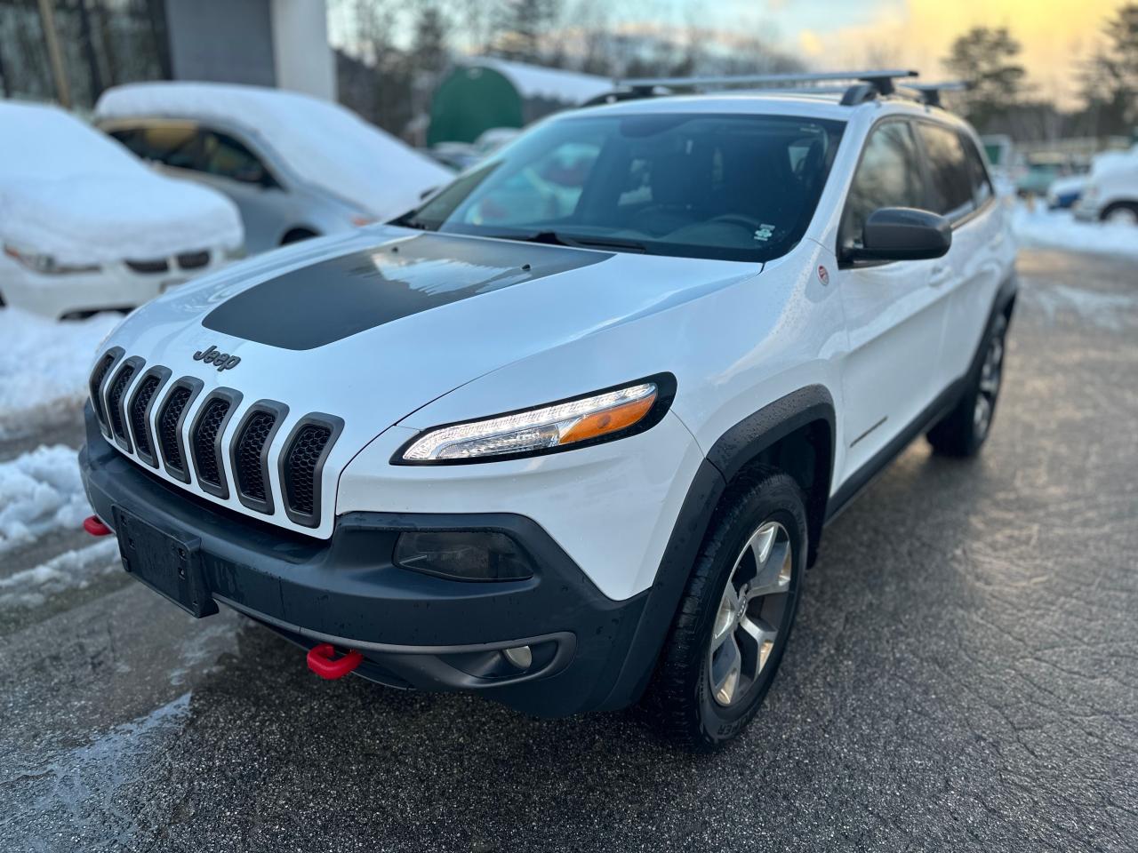 Image 2 of 2014 JEEP CHEROKEE TRAILHAWK 2014 with VIN 1C4PJMBS1EW111355