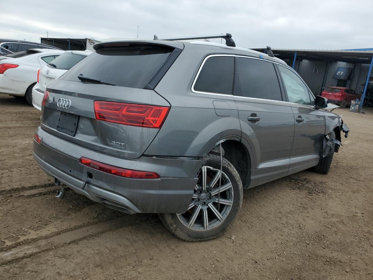 Image 3 of Audi Q7 Premium Plus 2017 with VIN WA1LAAF71HD001256
