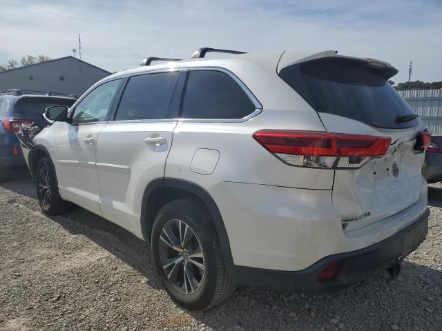 Image 2 of 2018 TOYOTA HIGHLANDER LE 2018 with VIN 5TDZARFH6JS039566