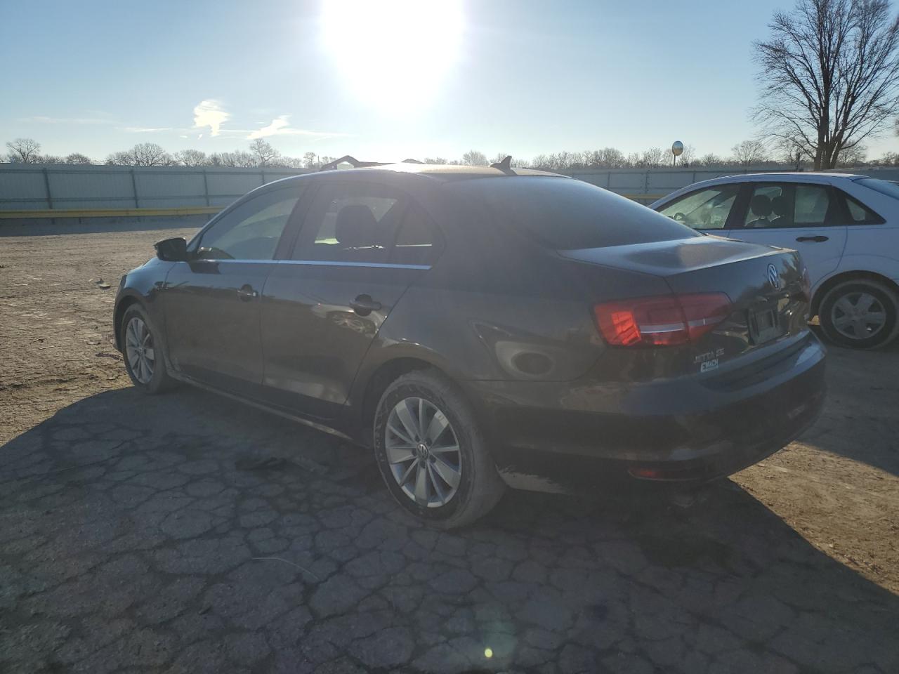 Image 2 of 2015 VOLKSWAGEN JETTA TDI 2015 with VIN 3VWLA7AJ2FM250465