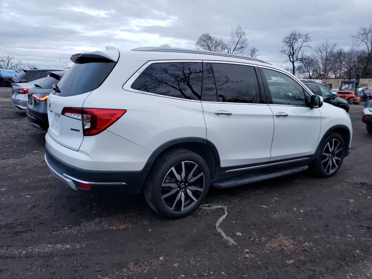 Image 3 of 2020 HONDA PILOT TOURING 2020 with VIN 5FNYF5H6XLB000326