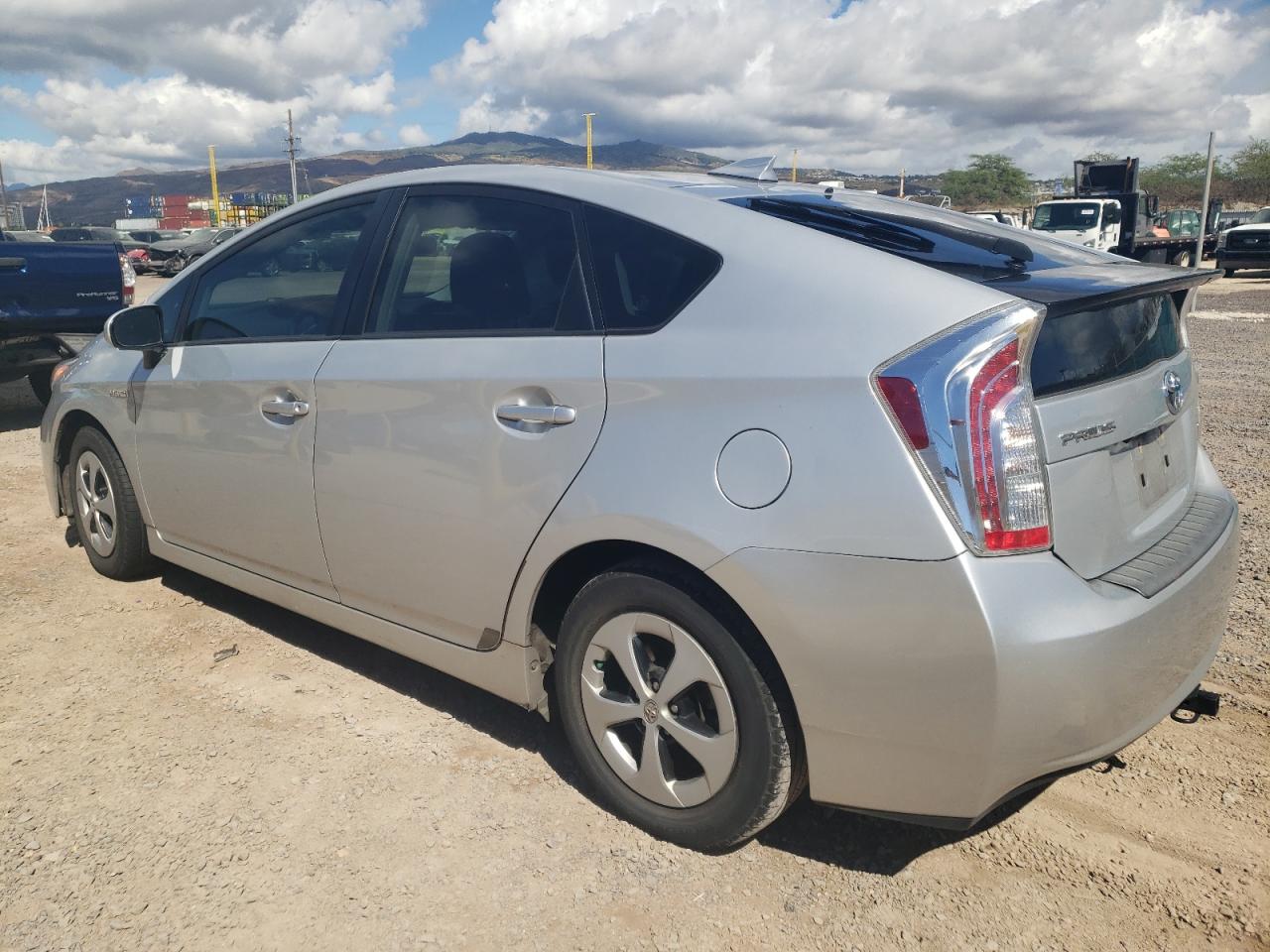 Image 2 of 2015 TOYOTA PRIUS  2015 with VIN JTDKN3DU9F0419272