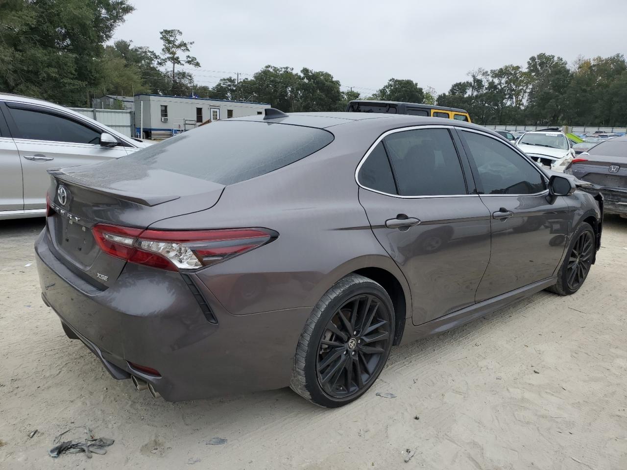 Obraz 3 z 2022 TOYOTA CAMRY XSE 2022 z VIN 4T1K61AK6NU025428