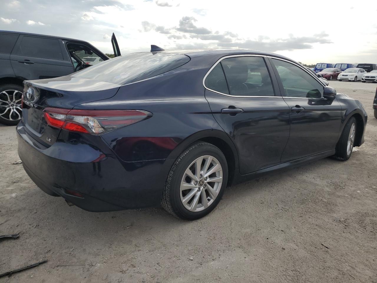Изображение 3 2021 TOYOTA CAMRY LE 2021 с VIN 4T1C11AK3MU523295