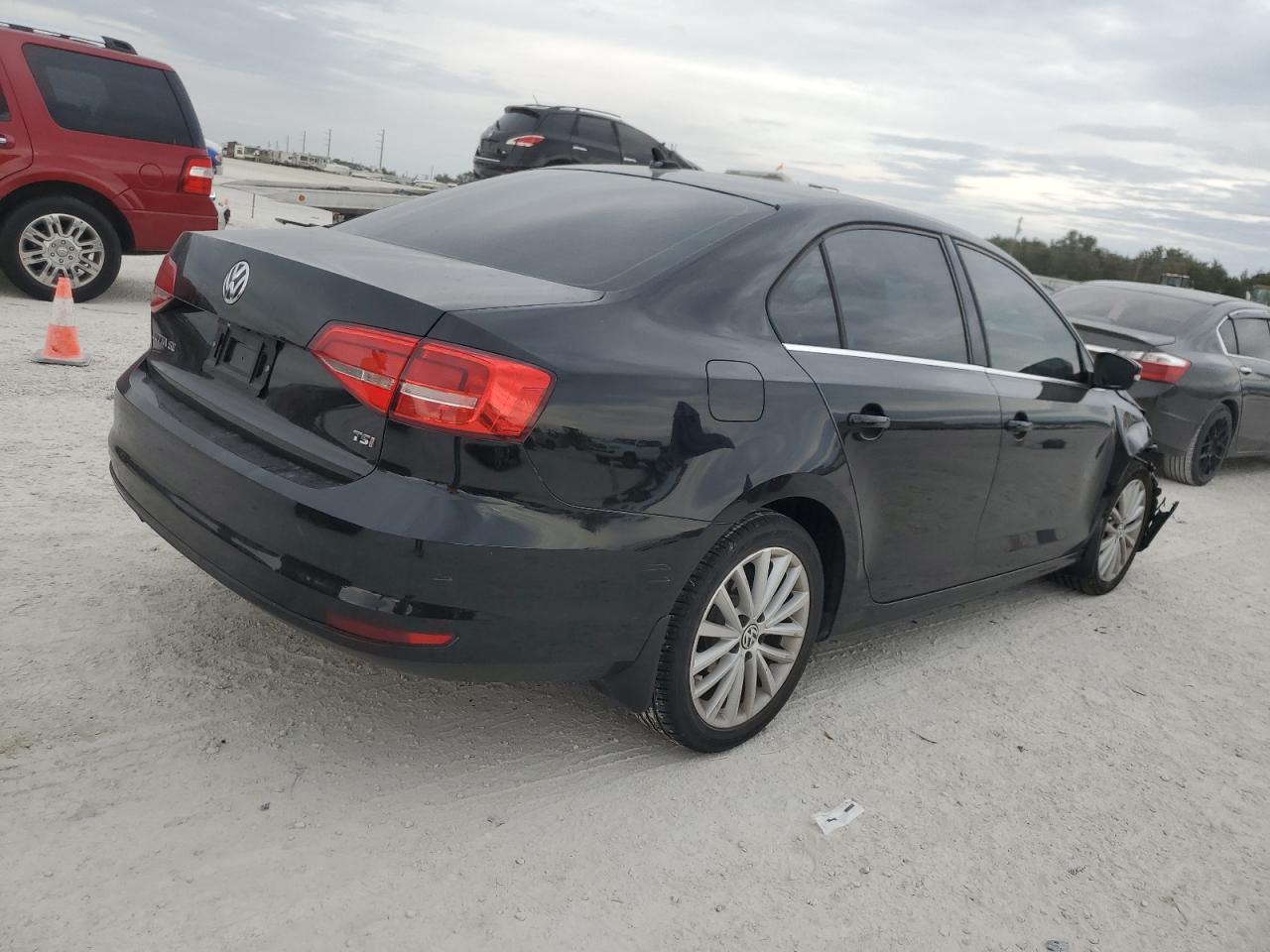 Image 3 of 2015 VOLKSWAGEN JETTA SE 2015 with VIN 3VWD07AJ2FM253339