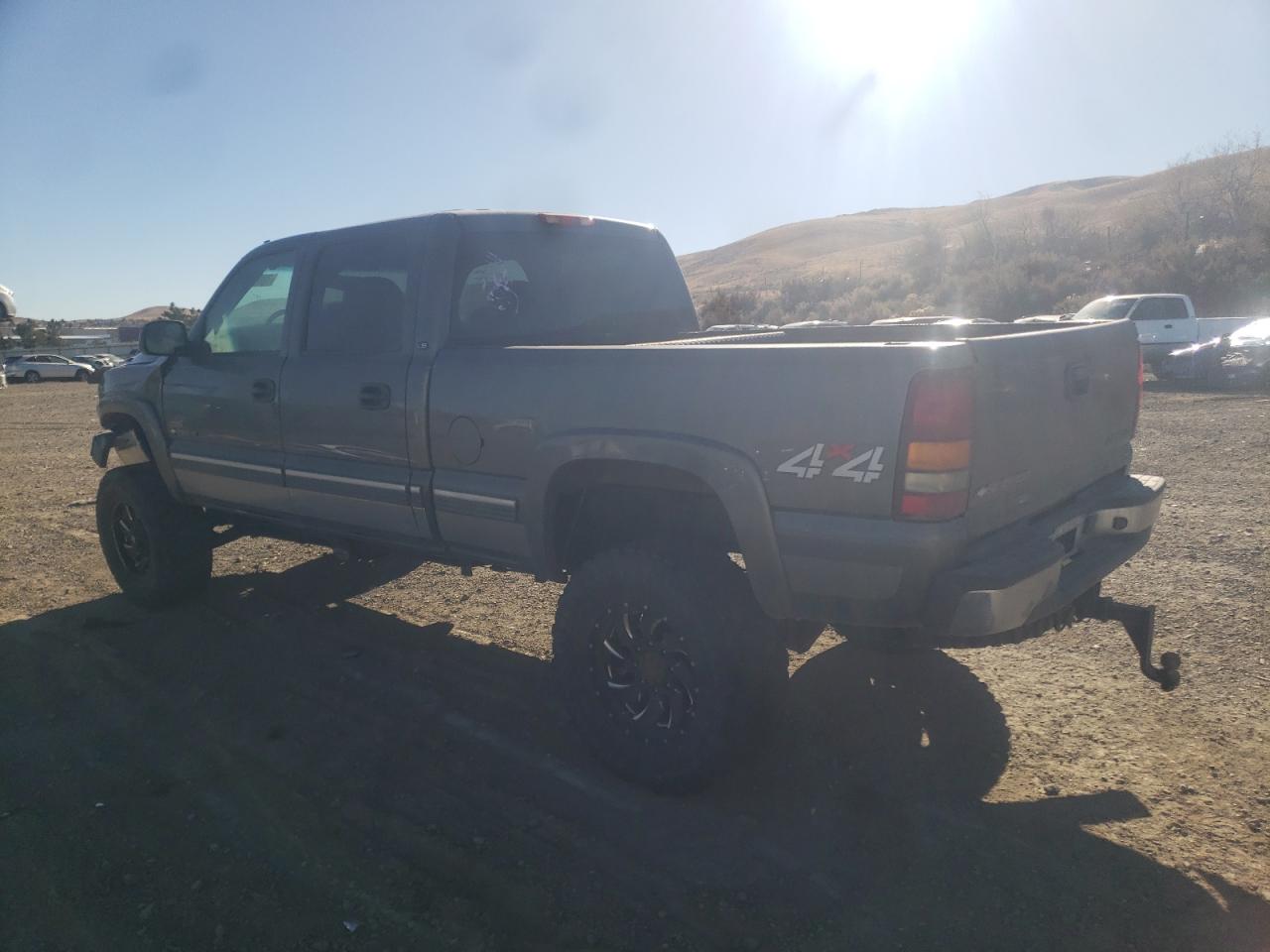 Image 2 of 2002 CHEVROLET SILVERADO K2500 HEAVY DUTY 2002 with VIN 1GCHK231X2F211641