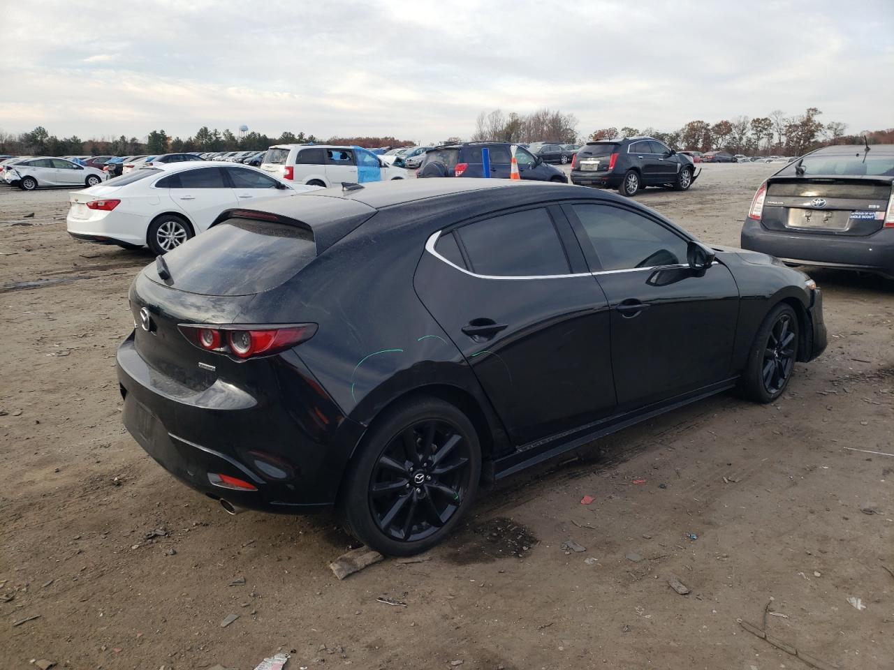 Image 3 of 2020 MAZDA 3 PREMIUM 2020 with VIN JM1BPANM9L1165467
