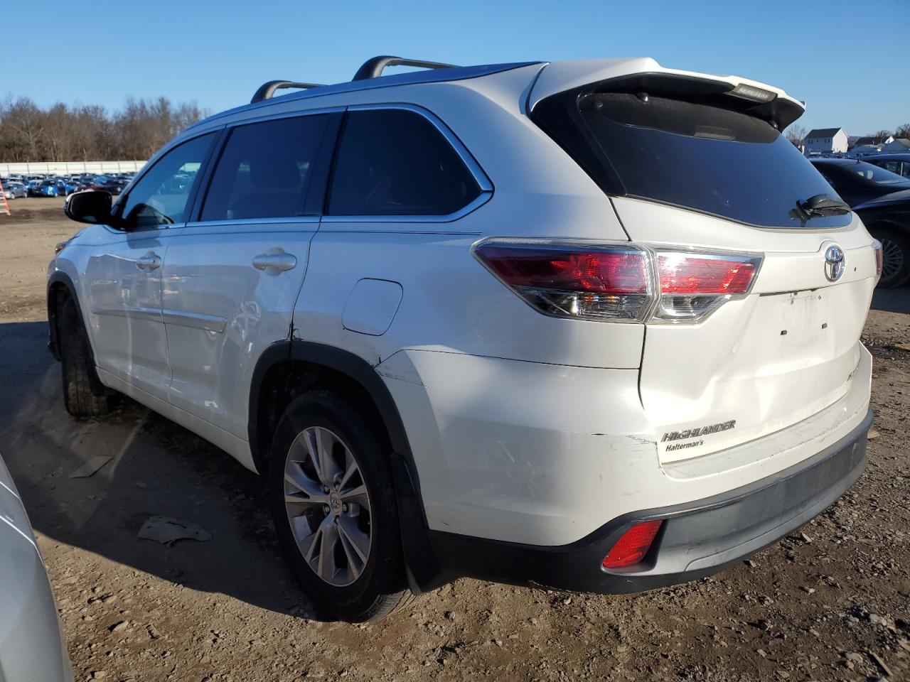 Image 2 of 2015 TOYOTA HIGHLANDER XLE 2015 with VIN 5TDJKRFH1FS076221