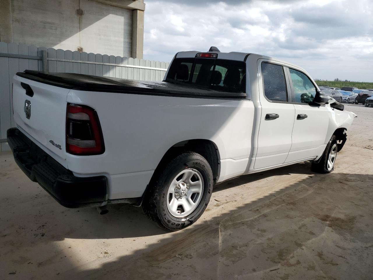 Изображение 3 2023 RAM 1500 TRADESMAN 2023 с VIN 1C6RRFCG1PN600605