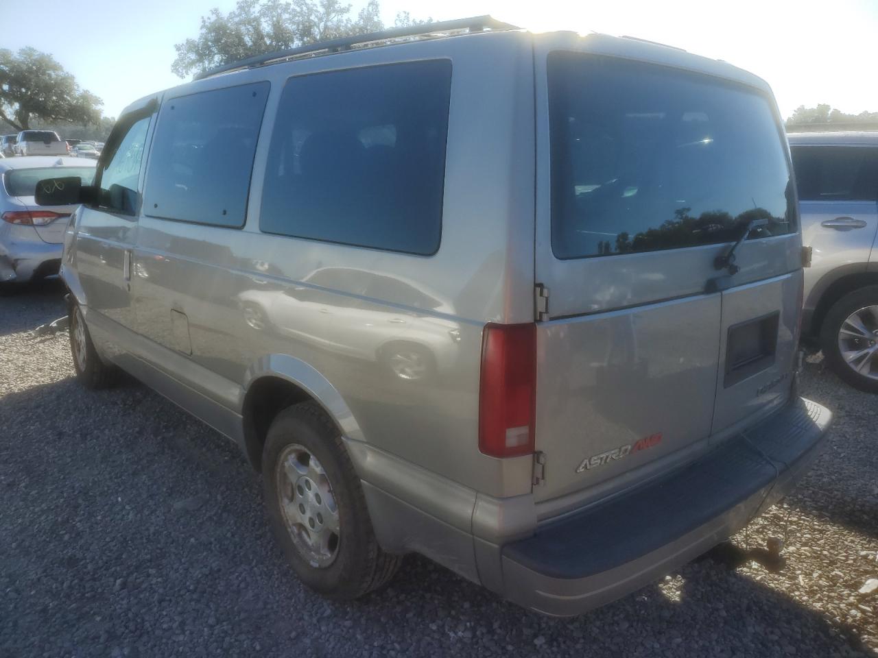 Image 2 of 2004 CHEVROLET ASTRO  2004 with VIN 1GNEL19X64B105372