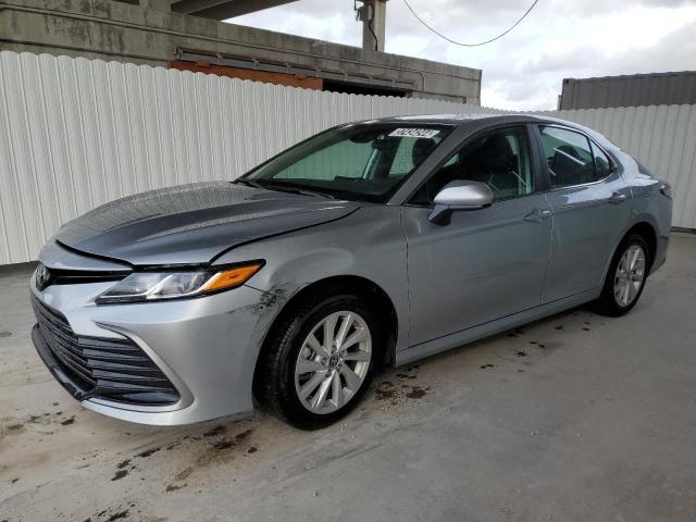 Obraz 1 z 2024 TOYOTA CAMRY LE 2024 z VIN 4T1C11AK3RU860721