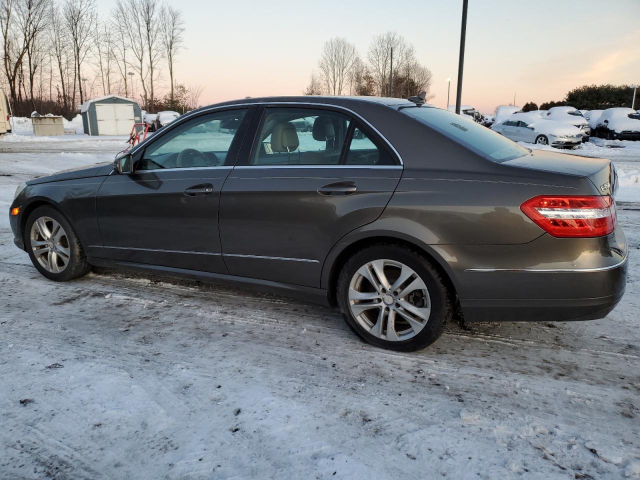 Obraz 2 z 2011 MERCEDES-BENZ E 350 4MATIC 2011 z VIN WDDHF8HB0BA282181
