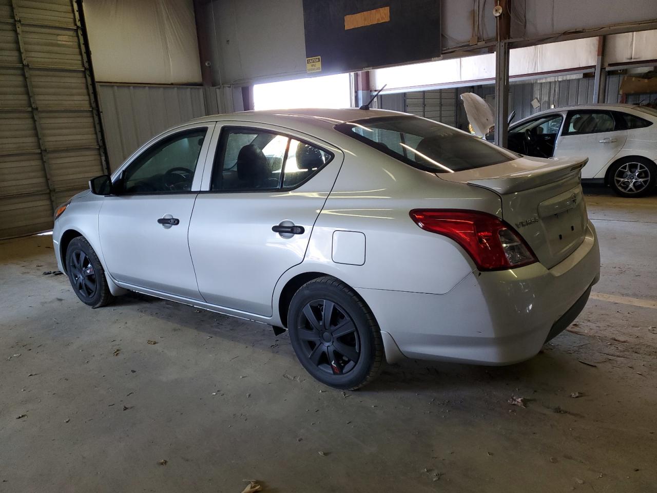 Obraz 2 z 2019 NISSAN VERSA S 2019 z VIN 3N1CN7AP1KL807123