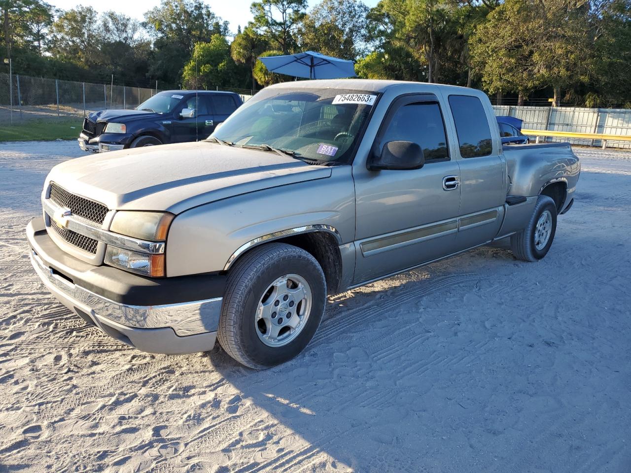 Obraz 1 z 2003 CHEVROLET SILVERADO C1500 2003 z VIN 1GCEC19V03Z167248