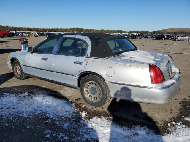 Изображение 2 2000 LINCOLN TOWN CAR SIGNATURE 2000 с VIN 1LNHM82W5YY923980