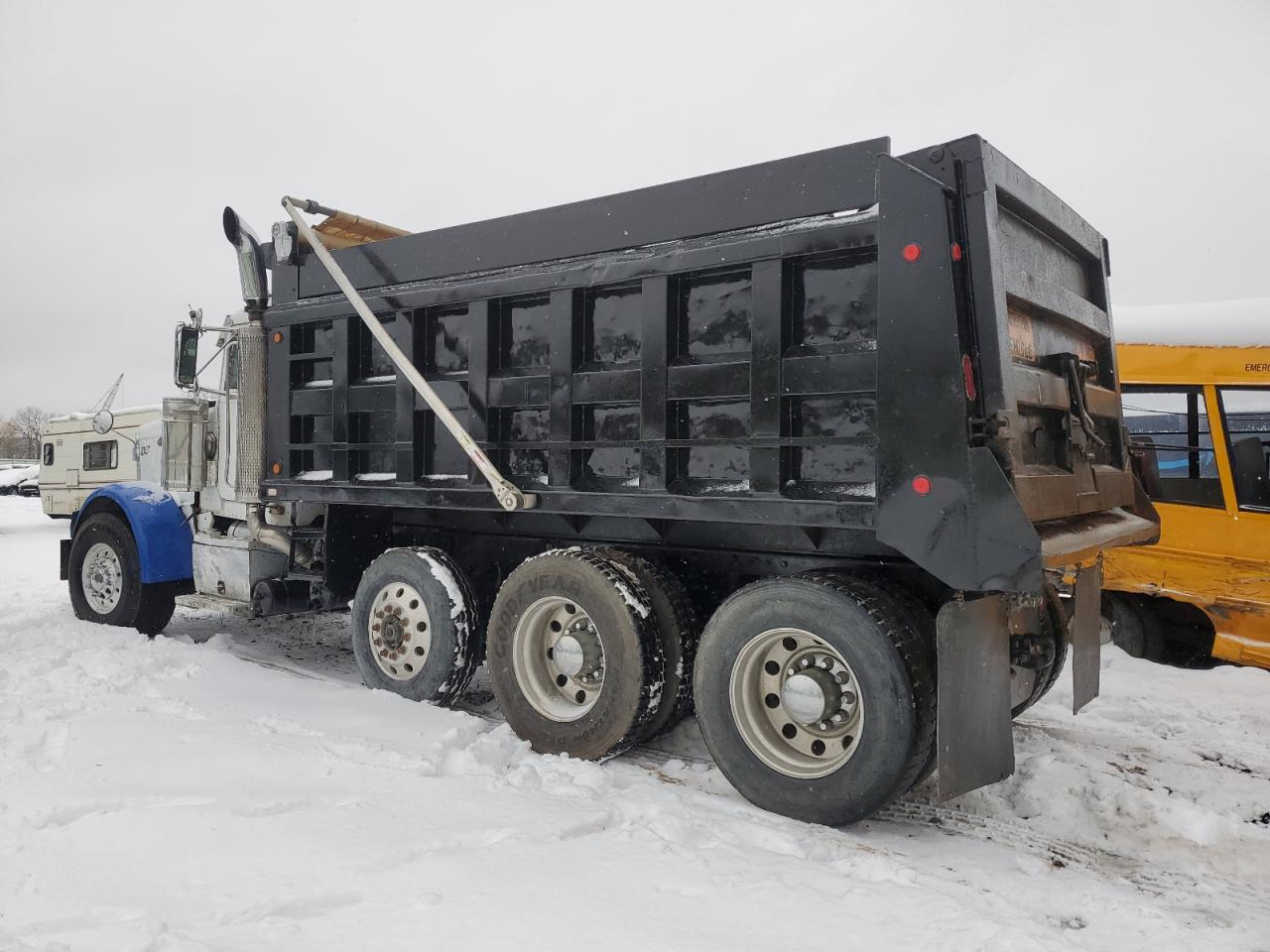 Obraz 3 z 2004 PETERBILT 379  2004 z VIN 1NP5LUEX14D825059