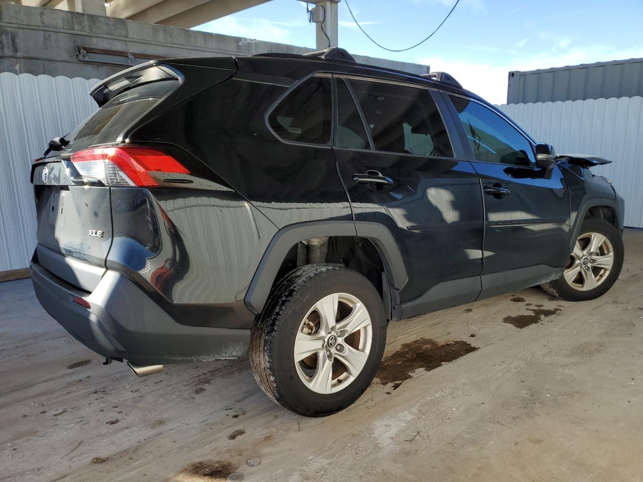 Изображение 3 2020 TOYOTA RAV4 XLE 2020 с VIN 2T3W1RFV7LC039510