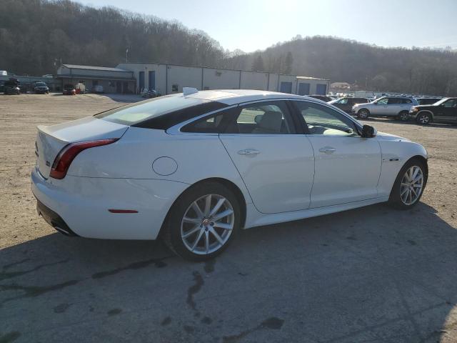 Obraz 3 z 2017 JAGUAR XJ  2017 z VIN SAJWJ1CD2H8W11528