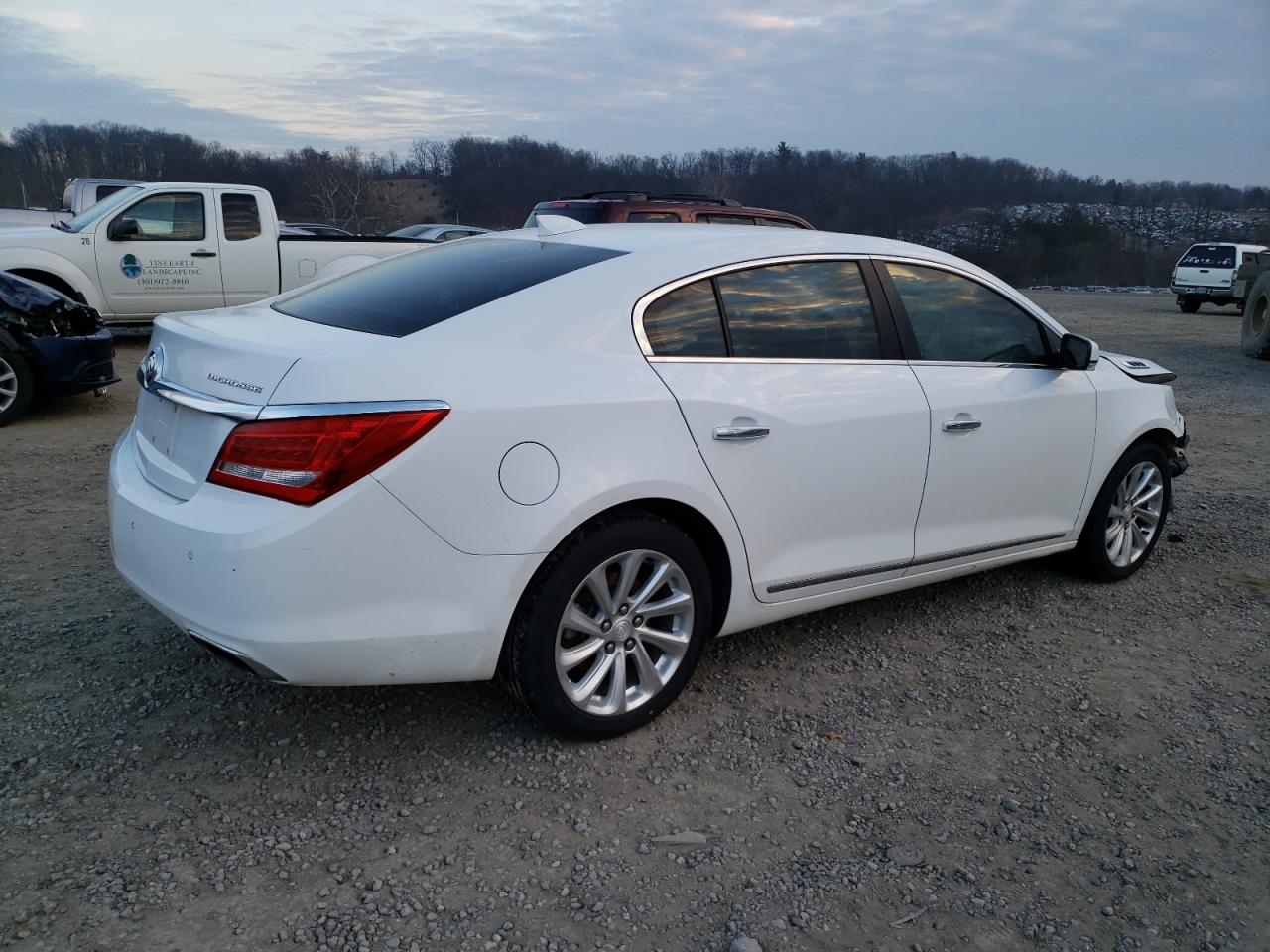 Изображение 3 2015 BUICK LACROSSE  2015 с VIN 1G4GB5G35FF142870