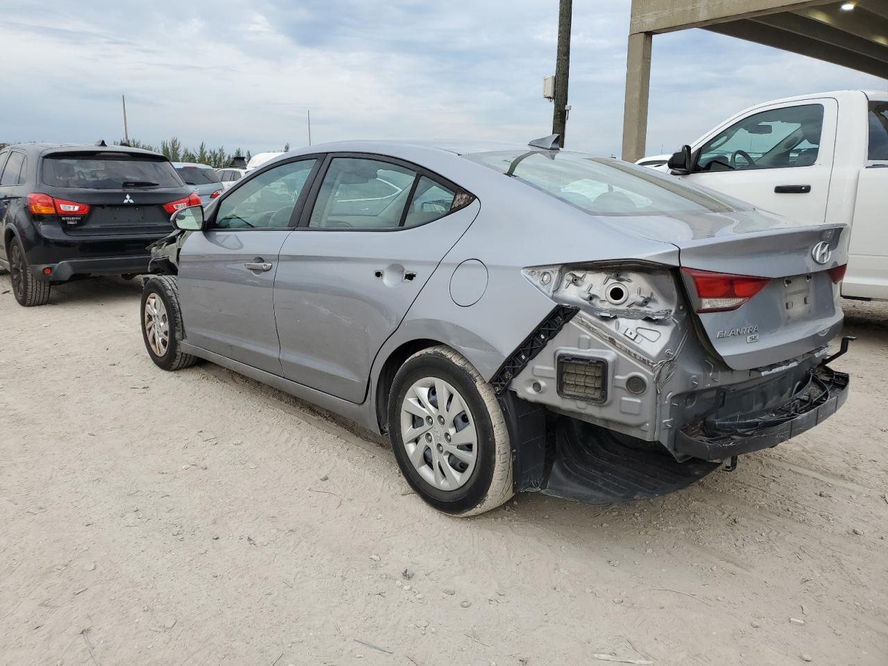 Изображение 2 2017 HYUNDAI ELANTRA SE 2017 с VIN 5NPD74LF4HH111802