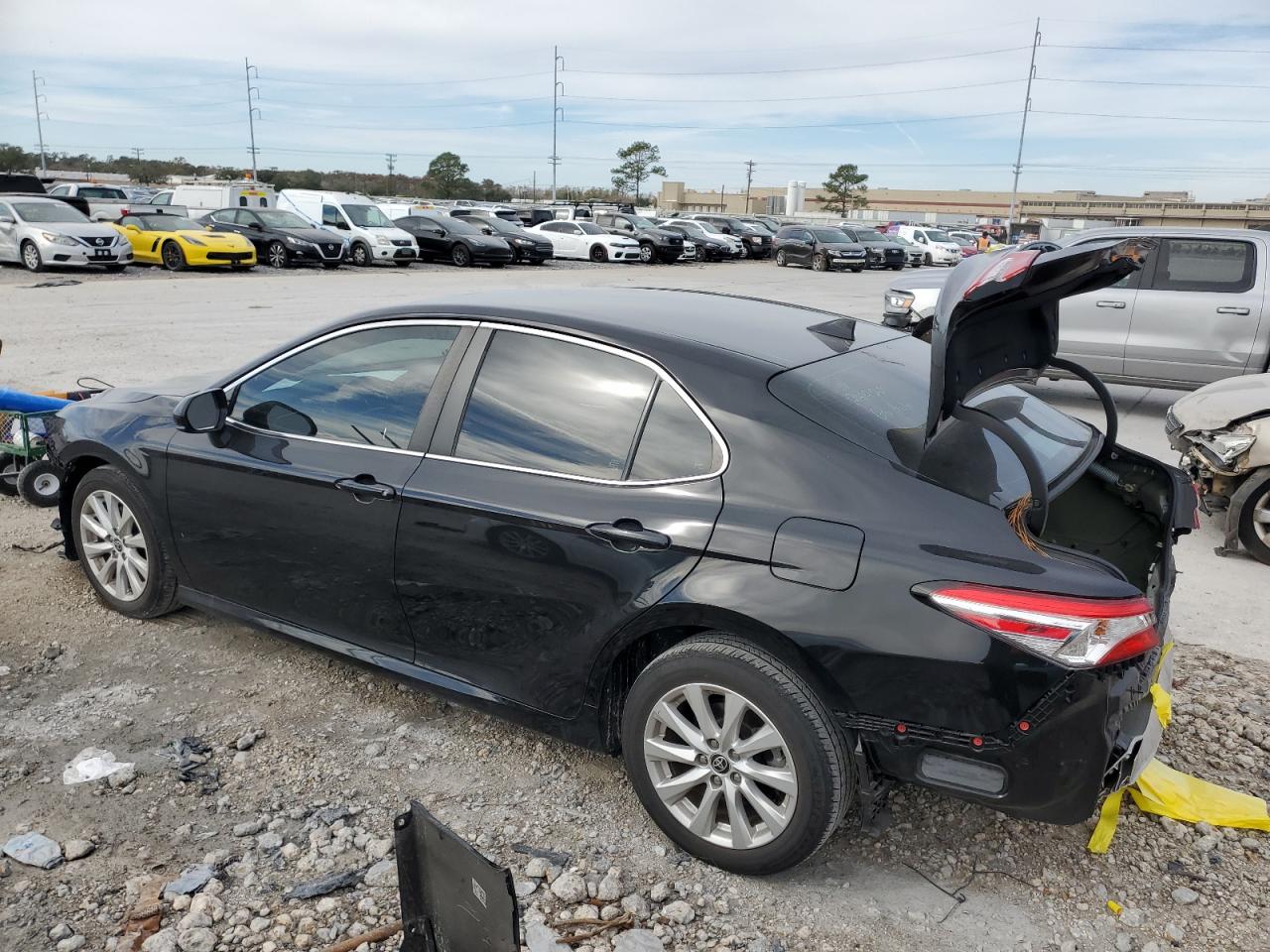 Изображение 2 2020 TOYOTA CAMRY LE 2020 с VIN 4T1C11AK8LU398776