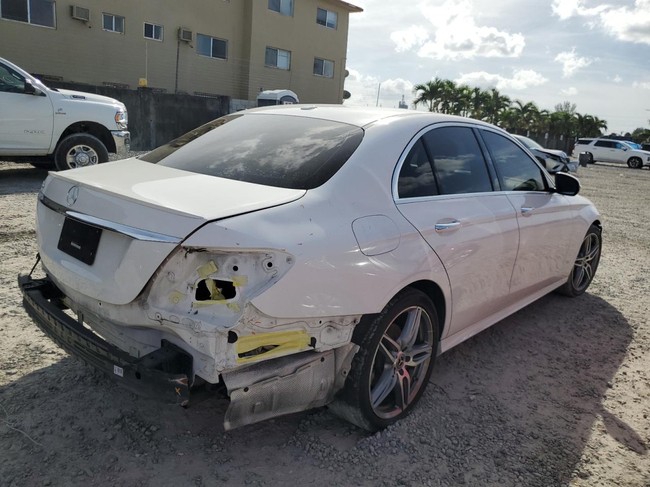 Obraz 3 z 2018 MERCEDES-BENZ E 300 2018 z VIN WDDZF4JB5JA390043