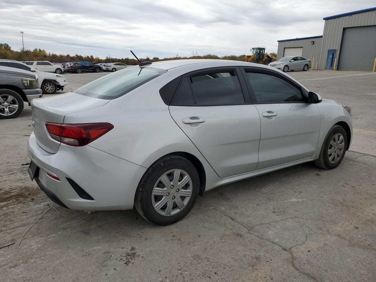 Изображение 3 2023 KIA RIO LX 2023 с VIN 3KPA24AD2PE585964