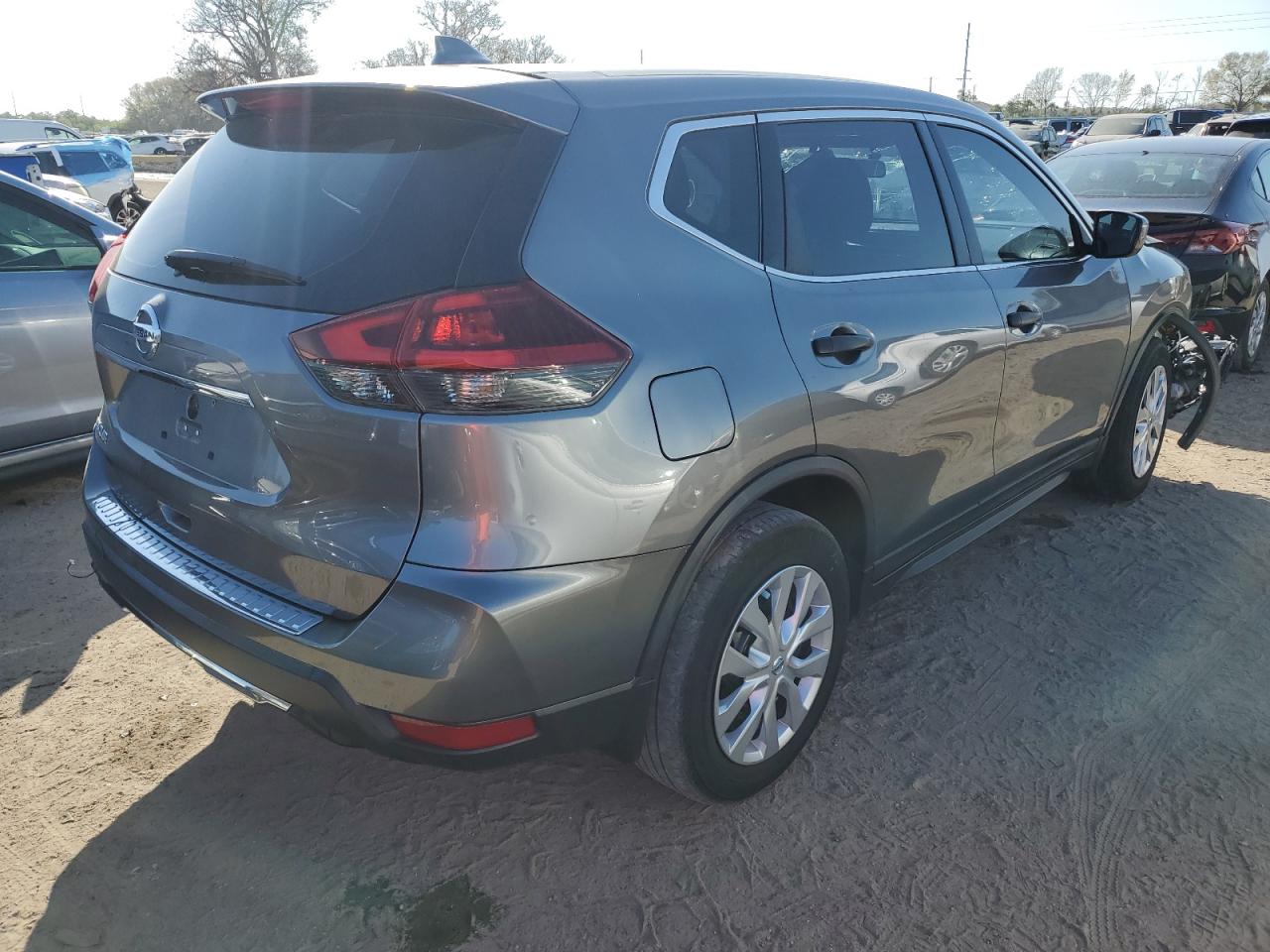 Image 3 of 2018 NISSAN ROGUE S 2018 with VIN KNMAT2MT9JP530519