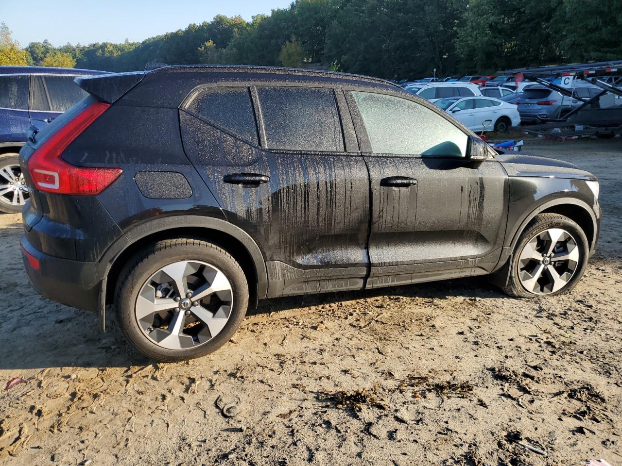 Изображение 3 2024 VOLVO XC40 CORE 2024 с VIN YV4L12UK7R2224575