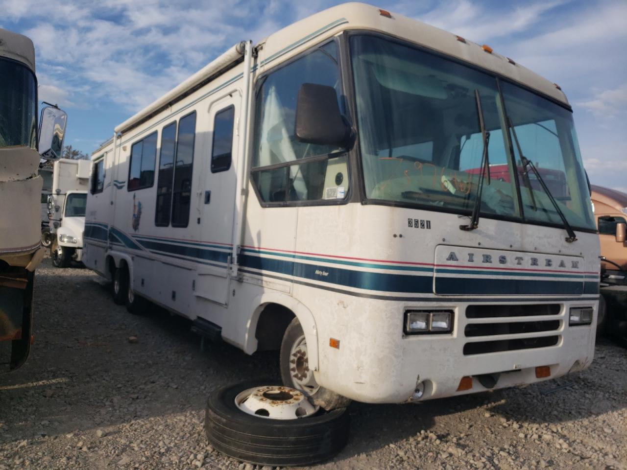 Image 1 of 1995 FORD F530 SUPER DUTY 1995 with VIN 3FCMF53G8SJA13277