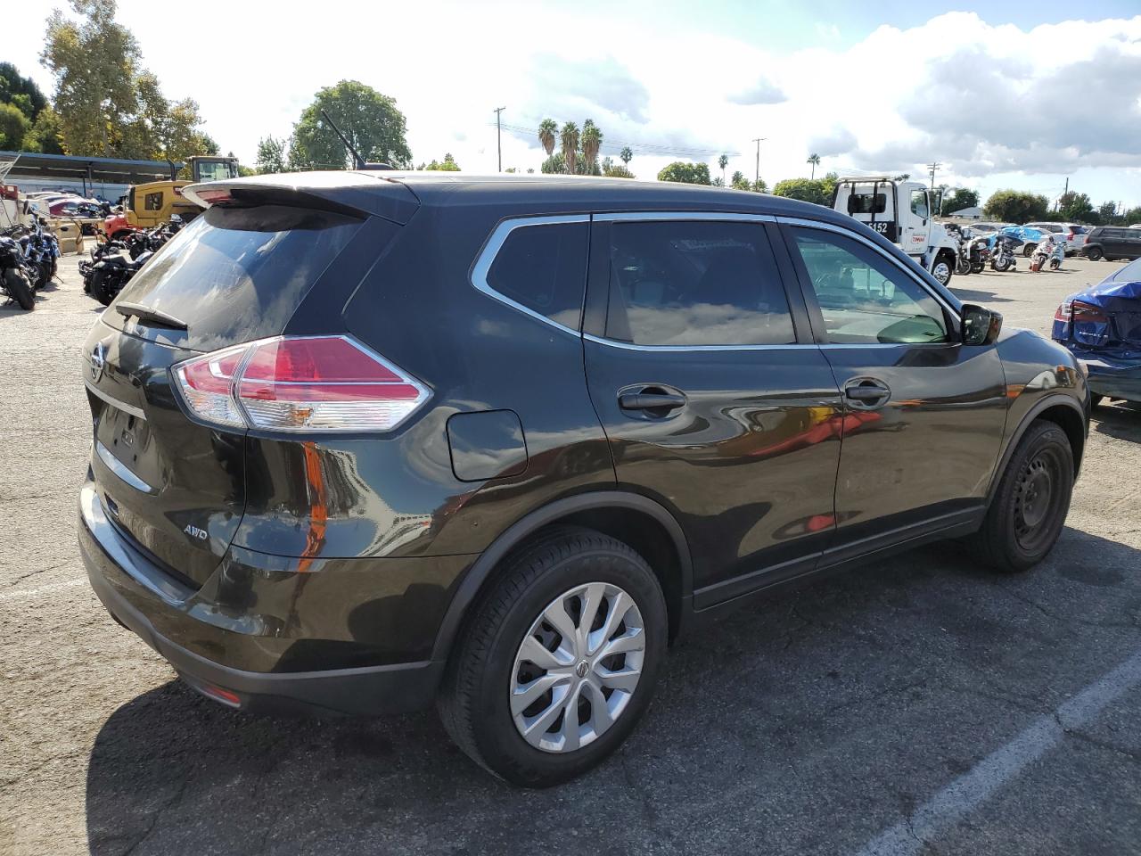Image 3 of 2016 NISSAN ROGUE S 2016 with VIN KNMAT2MV2GP681986