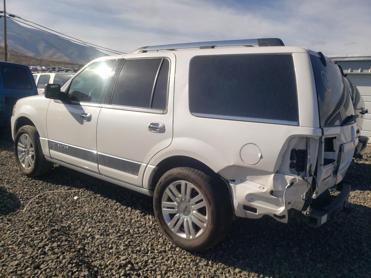 Изображение 2 2011 LINCOLN NAVIGATOR  2011 с VIN 5LMJJ2J54BEJ09650