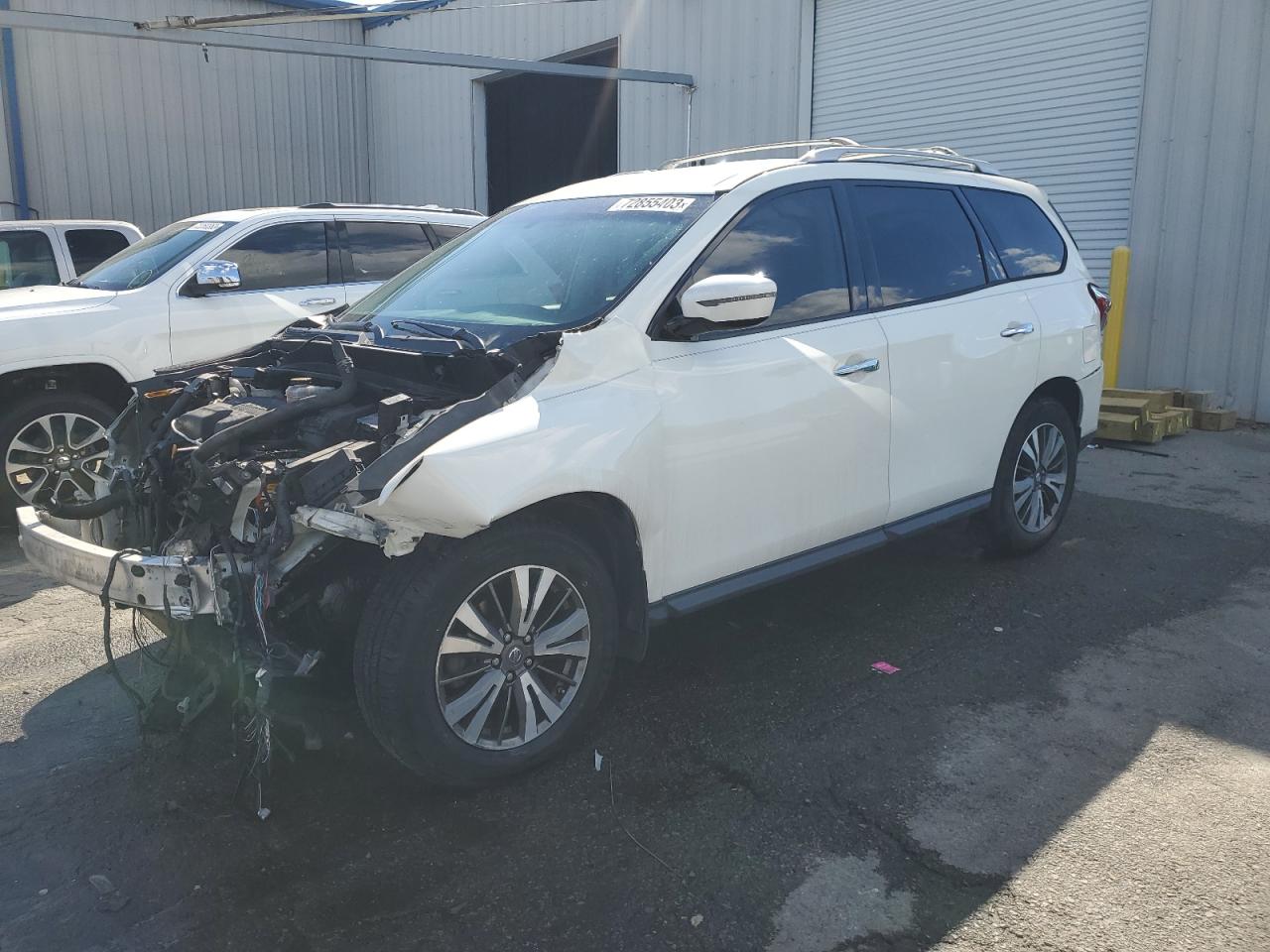 Obraz 1 z 2017 NISSAN PATHFINDER S 2017 z VIN 5N1DR2MN5HC692433