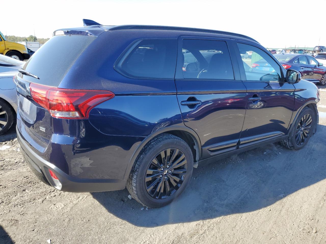 Image 3 of 2020 MITSUBISHI OUTLANDER SE 2020 with VIN JA4AD3A3XLZ036551
