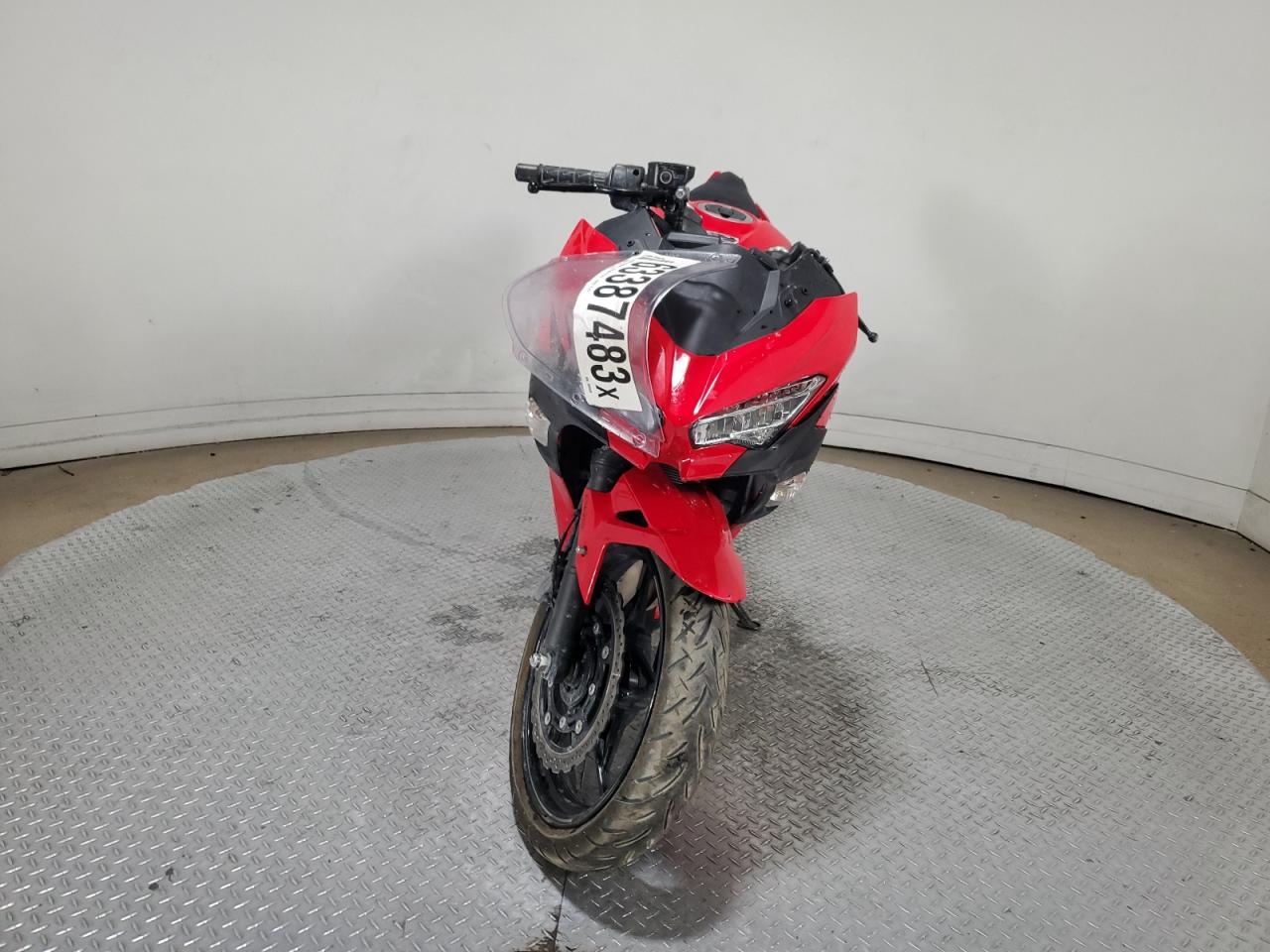 Obraz 2 z Kawasaki Ex400 2021 z VIN JKAEXKG19MDAB5549