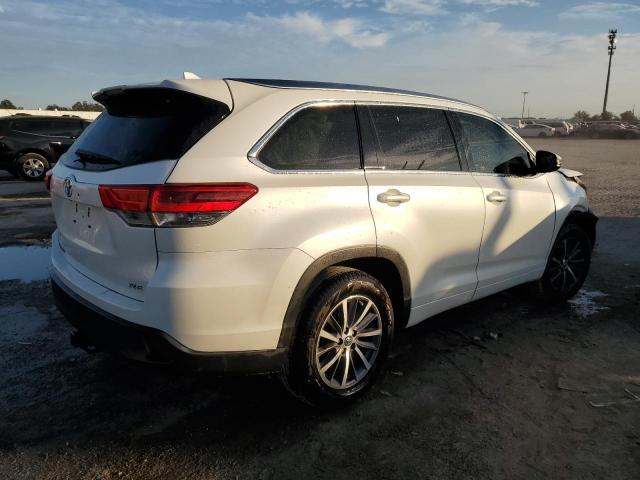 Image 3 of 2018 TOYOTA HIGHLANDER SE 2018 with VIN 5TDKZRFH2JS529903