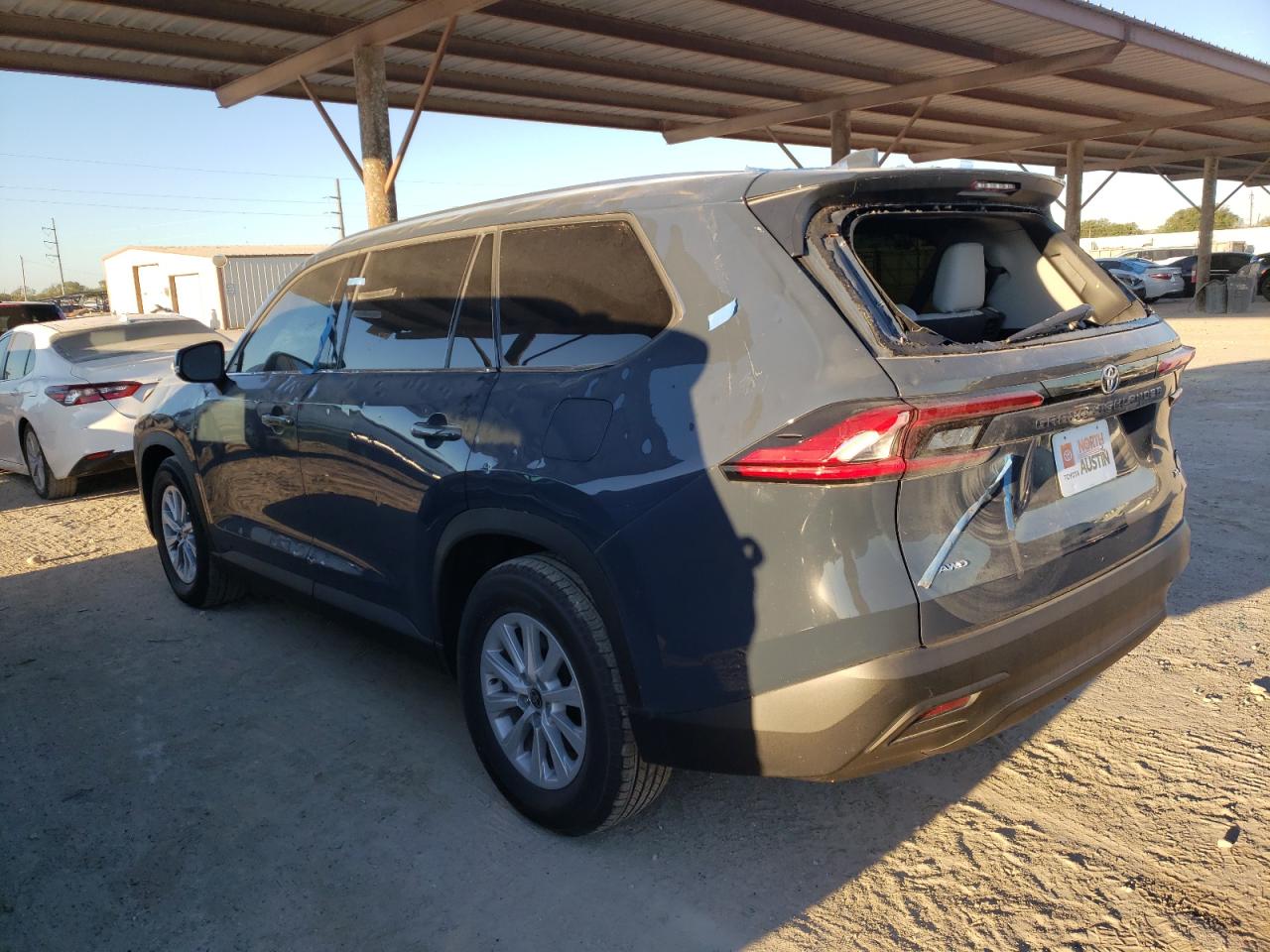 Изображение 2 2024 TOYOTA GRAND HIGHLANDER XLE 2024 с VIN 5TDAAAB55RS010341