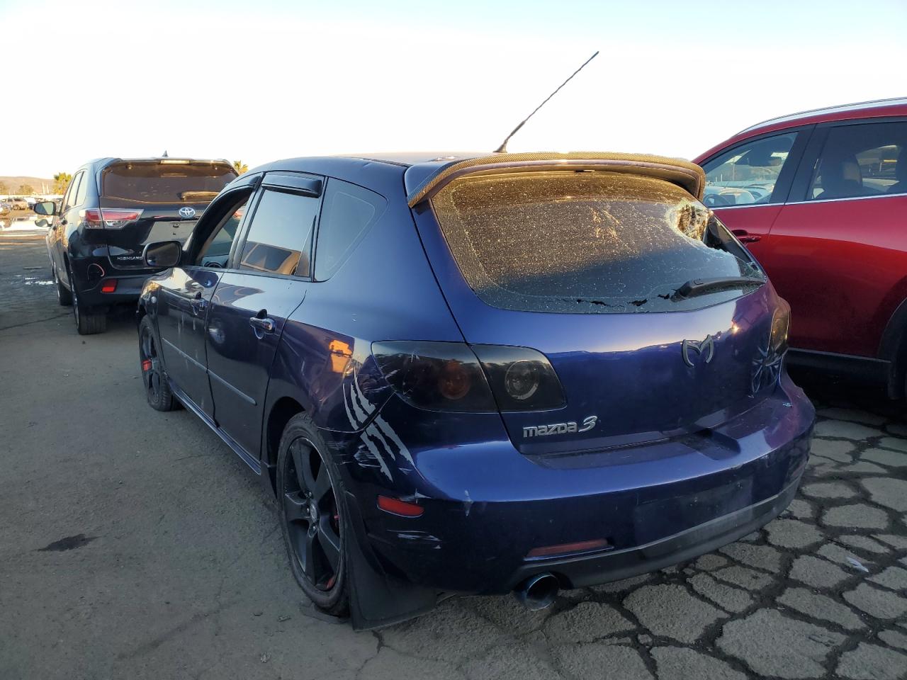 Obraz 2 z 2004 MAZDA 3 HATCHBACK 2004 z VIN JM1BK343X41133602