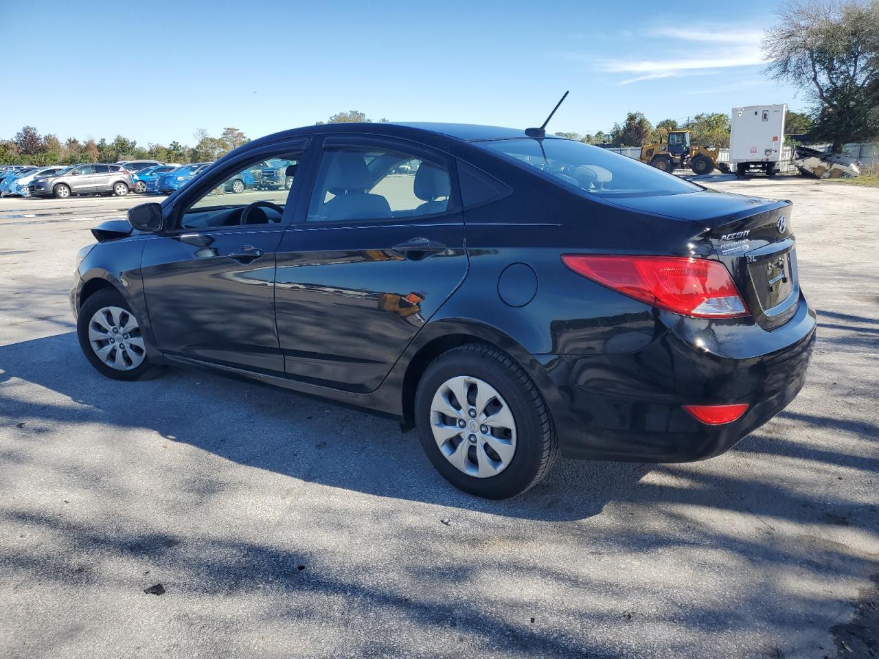 Изображение 2 2017 HYUNDAI ACCENT SE 2017 с VIN KMHCT4AE2HU351966