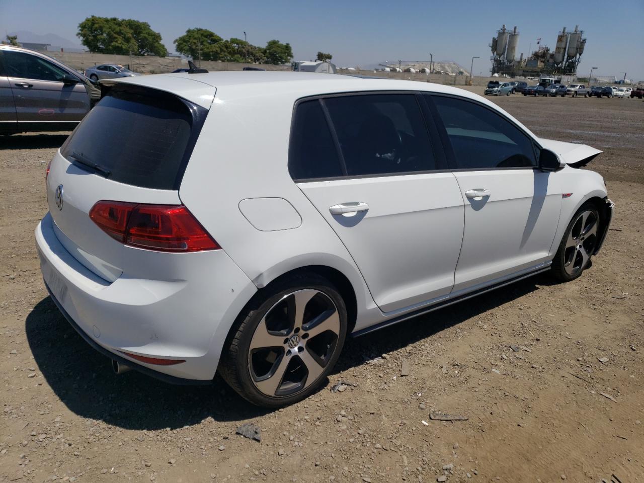 Изображение 3 2015 VOLKSWAGEN GTI  2015 с VIN 3VW5T7AU2FM032118